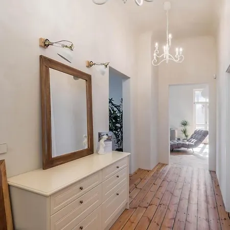 شقة Charming Flat With Beautiful Riverside Views